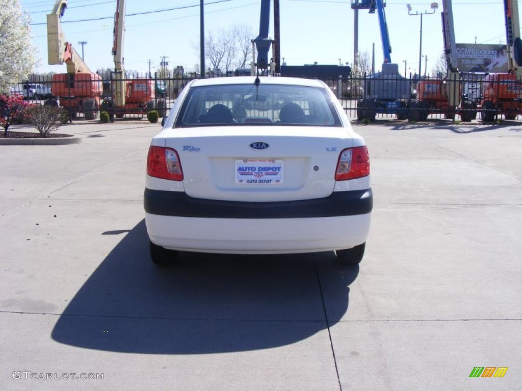 2008 Rio LX Sedan - White / Gray photo #7