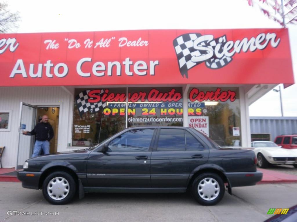 1993 Sentra XE Sedan - Super Black / Charcoal photo #1