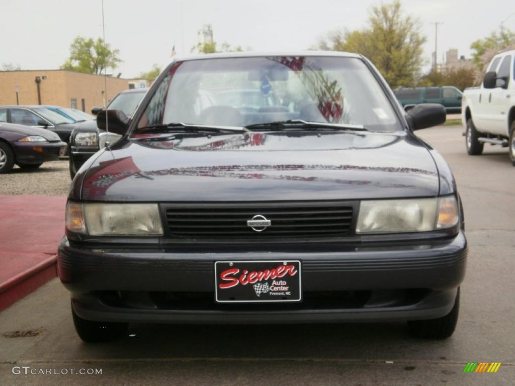 1993 Sentra XE Sedan - Super Black / Charcoal photo #2