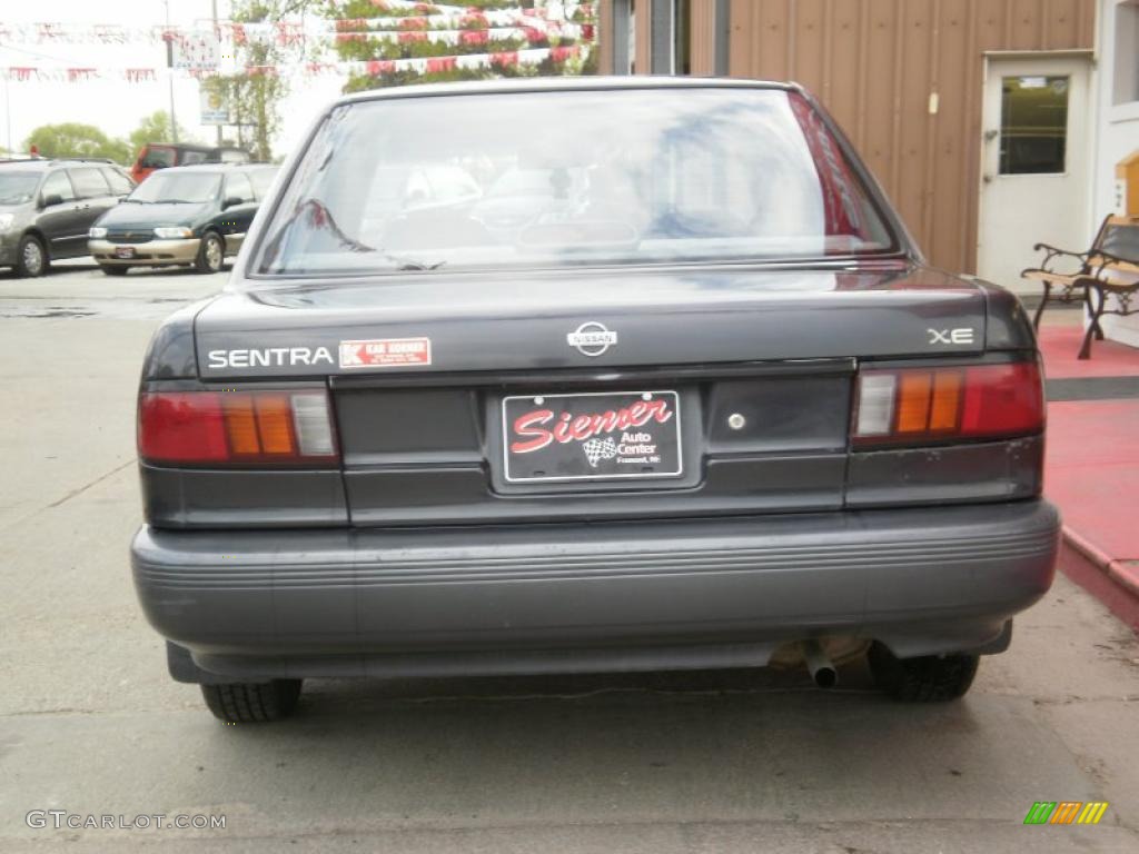 1993 Sentra XE Sedan - Super Black / Charcoal photo #3