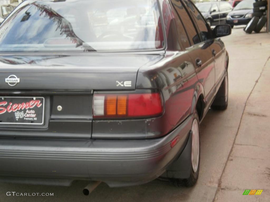 1993 Sentra XE Sedan - Super Black / Charcoal photo #4