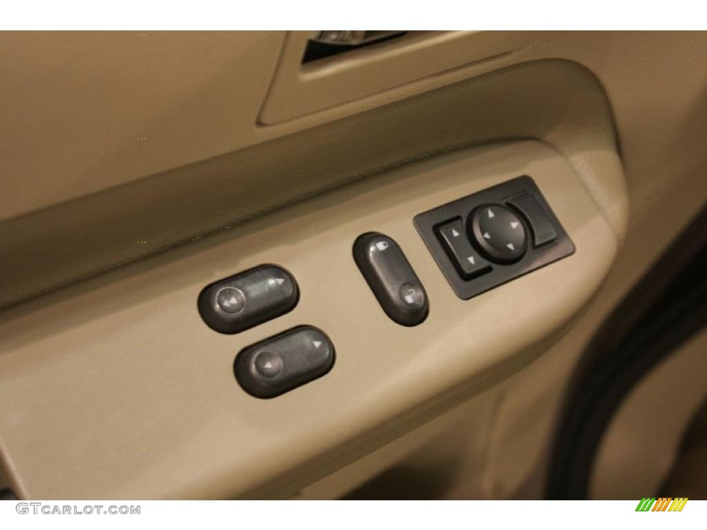 2004 Monterey Premier - Arizona Beige Metallic / Pebble photo #10