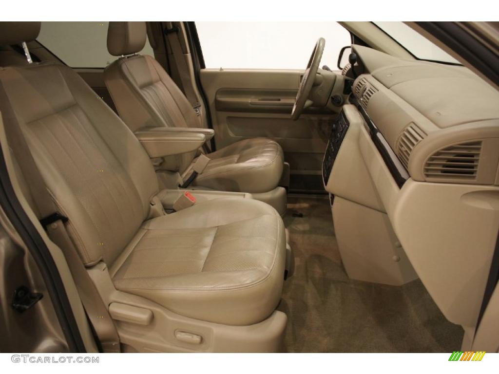 2004 Monterey Premier - Arizona Beige Metallic / Pebble photo #20