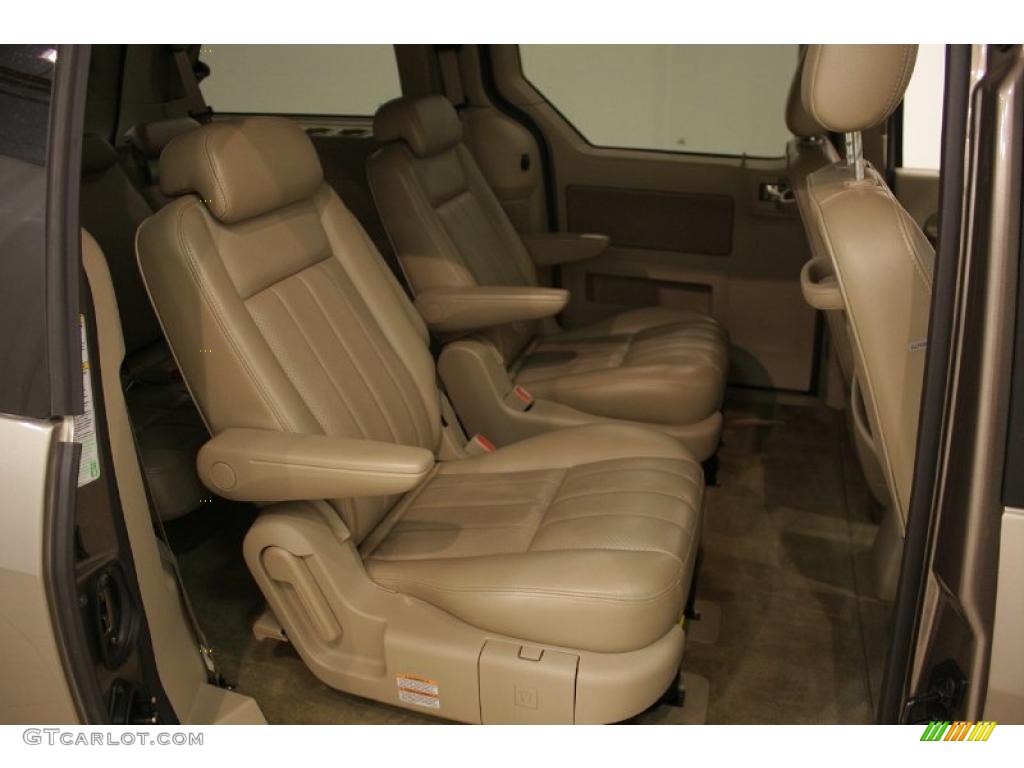 2004 Monterey Premier - Arizona Beige Metallic / Pebble photo #21