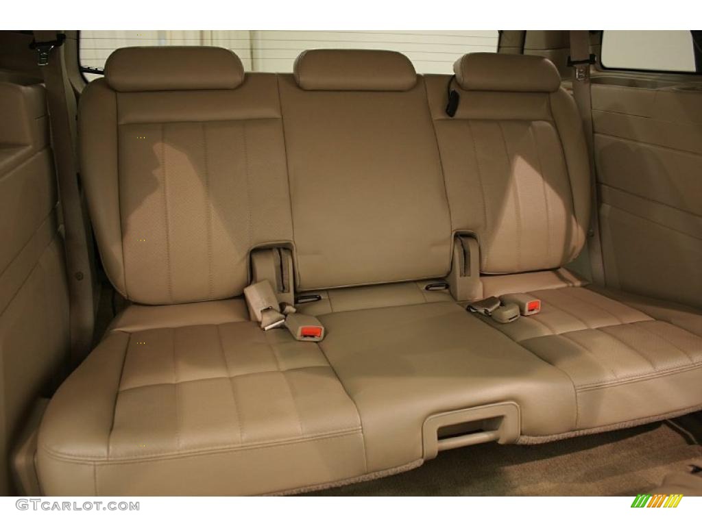 2004 Monterey Premier - Arizona Beige Metallic / Pebble photo #22