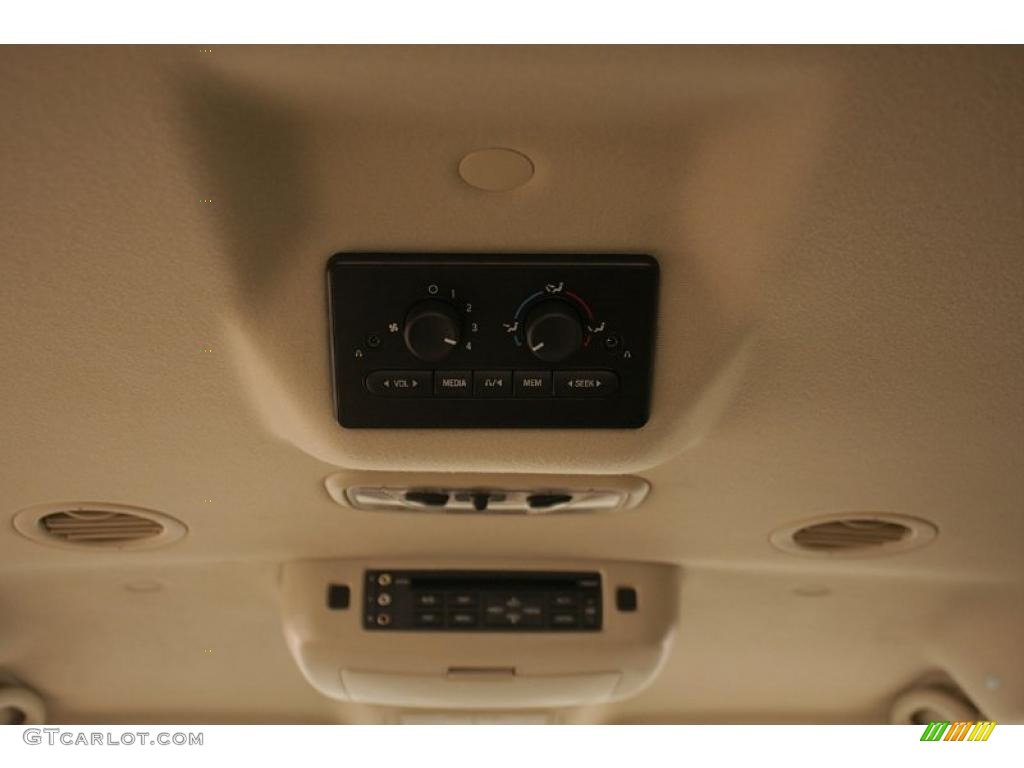 2004 Monterey Premier - Arizona Beige Metallic / Pebble photo #26