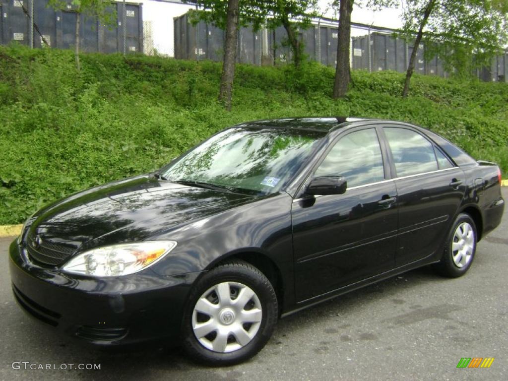 2002 Camry LE - Black / Dark Charcoal photo #1