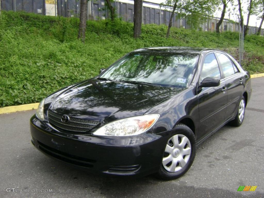 2002 Camry LE - Black / Dark Charcoal photo #2