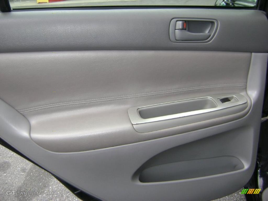 2002 Camry LE - Black / Dark Charcoal photo #10