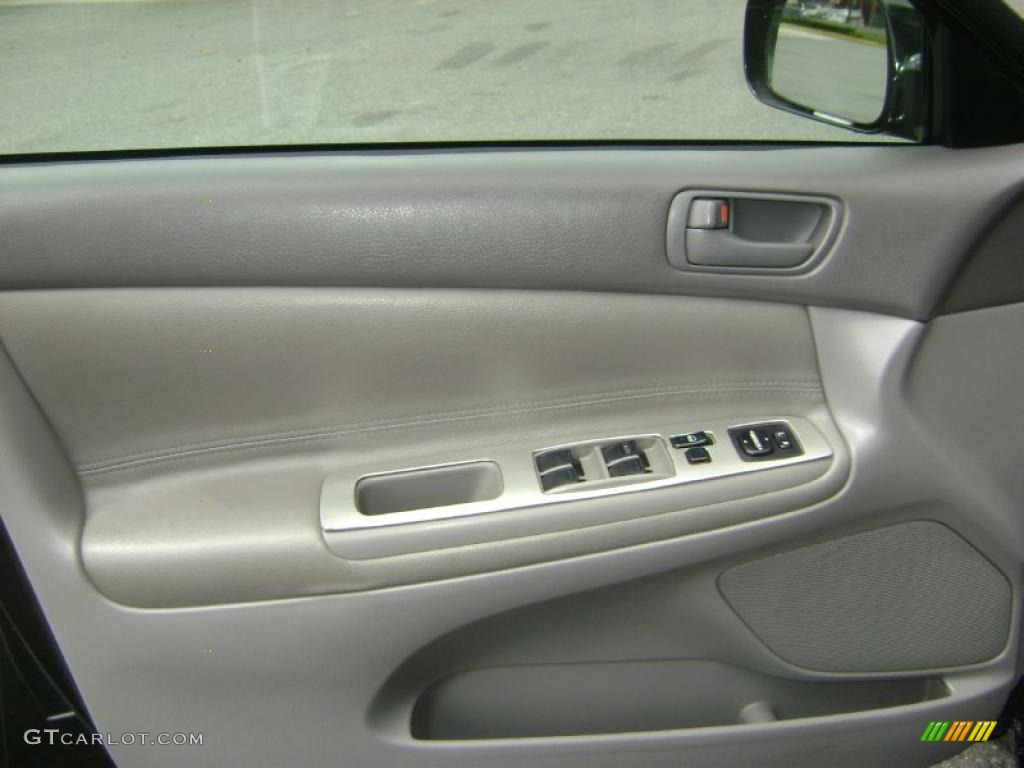 2002 Camry LE - Black / Dark Charcoal photo #12