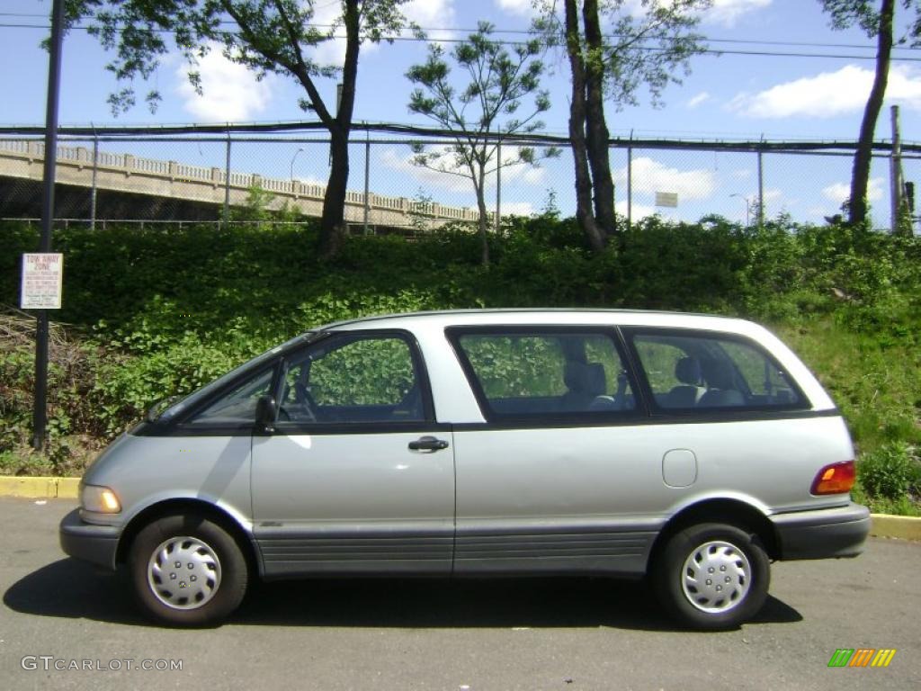 1992 Previa LE All Trac AWD - Silverleaf Metallic / Gray photo #2