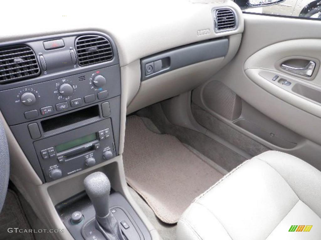 2002 V40  - Atlantic Blue Metallic / Taupe/Light Taupe photo #15