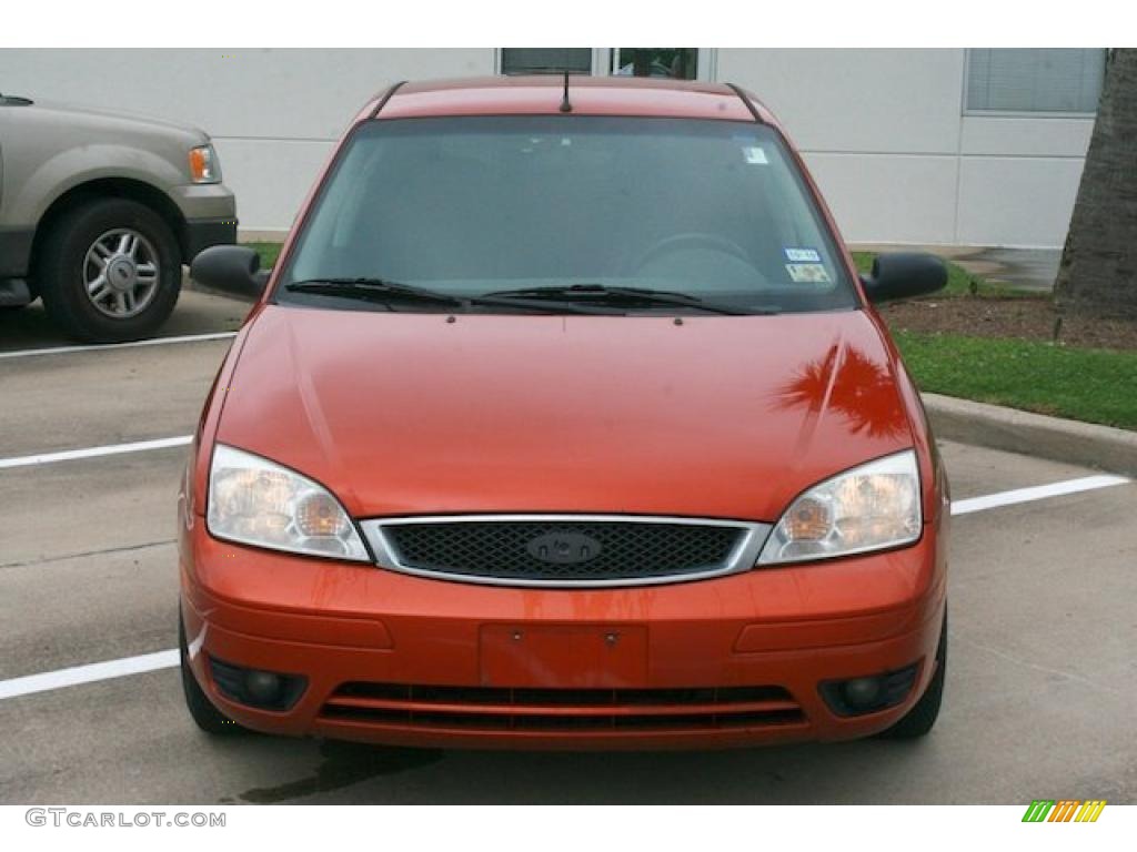 2005 Focus ZX5 SES Hatchback - Sangria Red Metallic / Charcoal/Charcoal photo #10