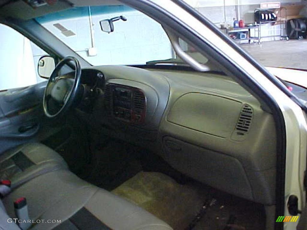 1997 F150 XLT Extended Cab - Oxford White / Medium Graphite photo #9
