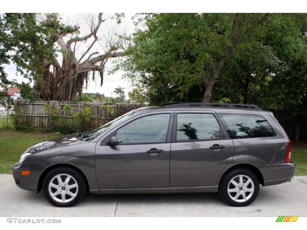 2005 Focus ZXW SE Wagon - Liquid Grey Metallic / Dark Flint/Light Flint photo #3