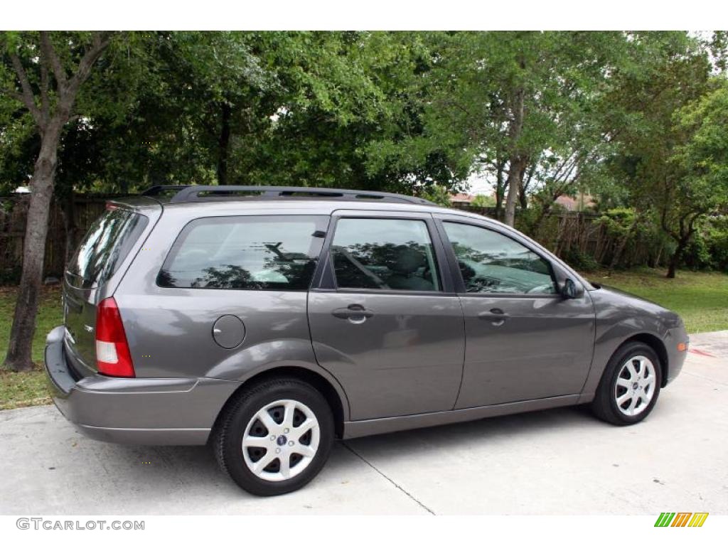 2005 Focus ZXW SE Wagon - Liquid Grey Metallic / Dark Flint/Light Flint photo #12