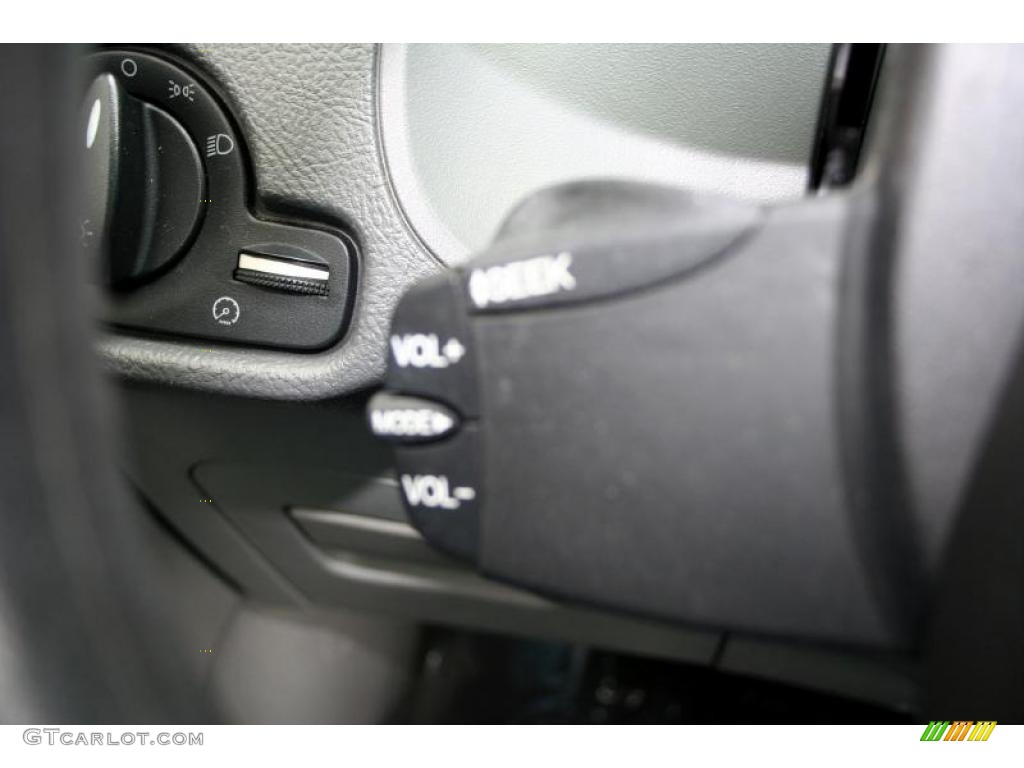 2005 Focus ZXW SE Wagon - Liquid Grey Metallic / Dark Flint/Light Flint photo #83