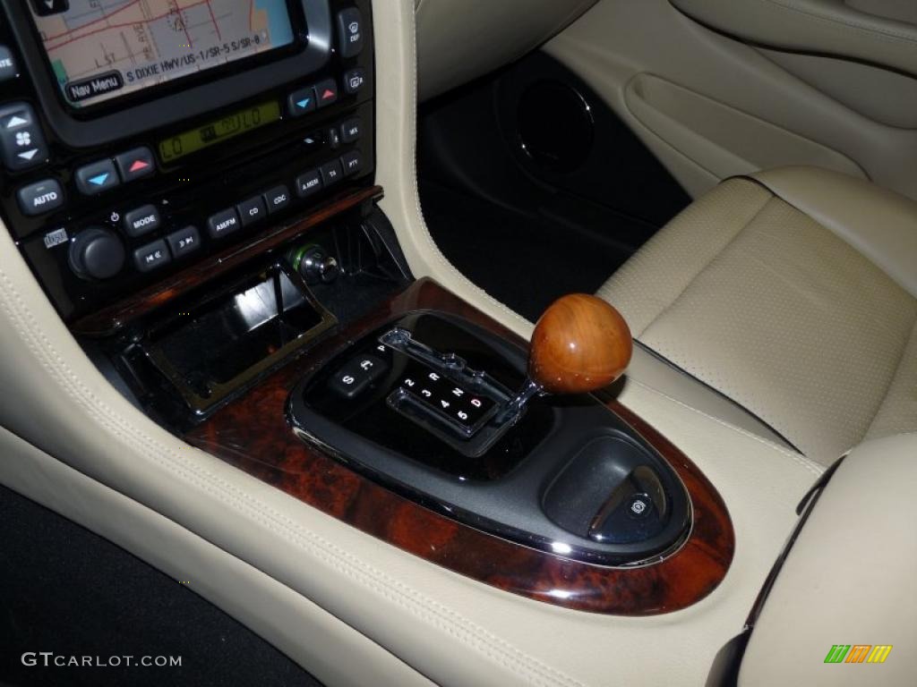 2008 XJ Vanden Plas - Pearl Grey Metallic / Champagne/Charcoal photo #41