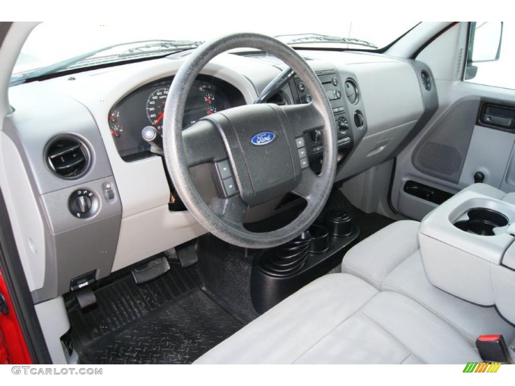 2005 F150 STX Regular Cab 4x4 - Bright Red / Medium Flint Grey photo #14