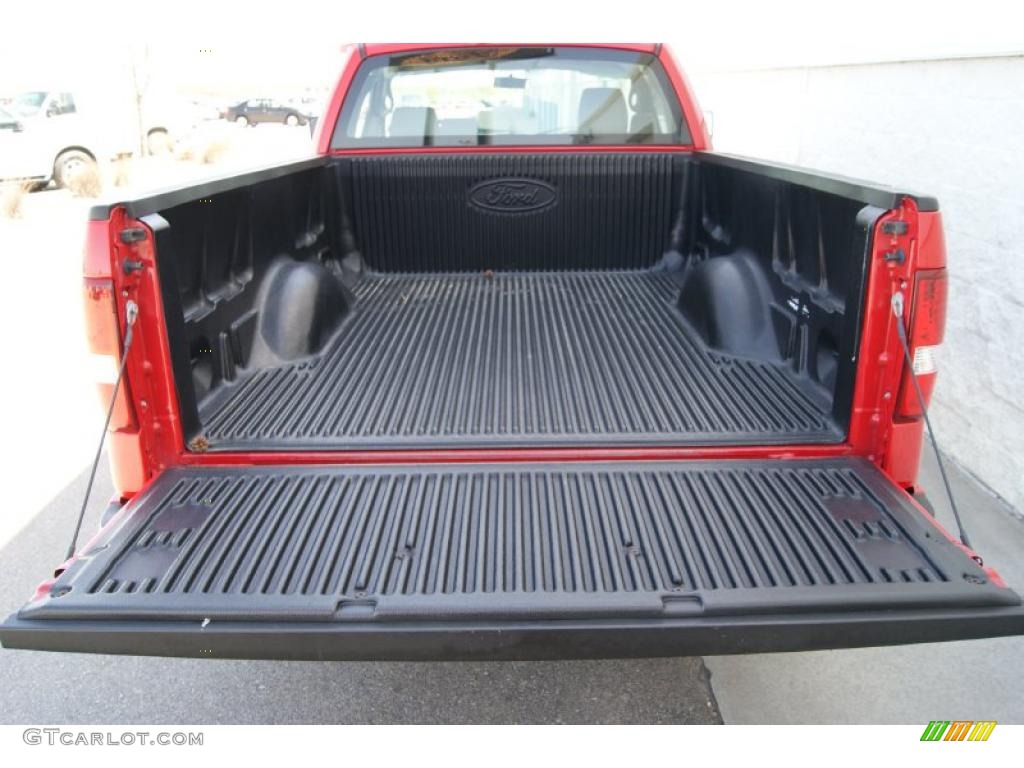 2005 F150 STX Regular Cab 4x4 - Bright Red / Medium Flint Grey photo #23