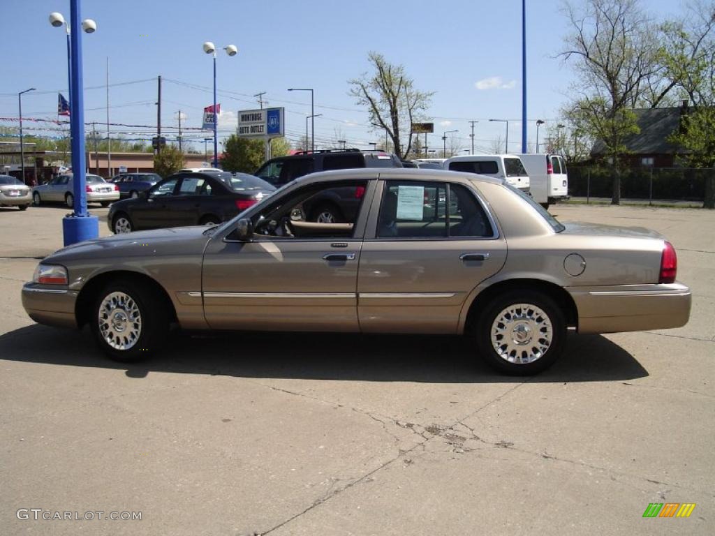 2004 Grand Marquis GS - Arizona Beige Metallic / Medium Parchment photo #2