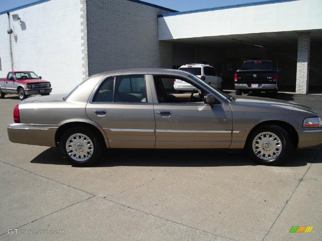 2004 Grand Marquis GS - Arizona Beige Metallic / Medium Parchment photo #6