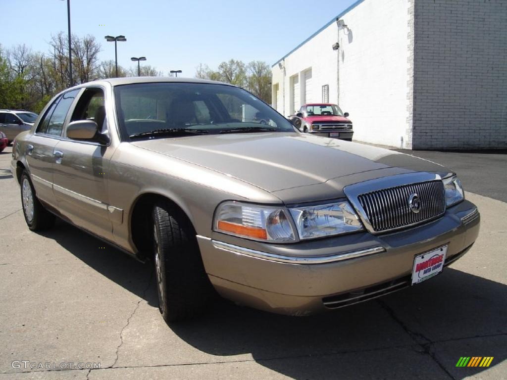 2004 Grand Marquis GS - Arizona Beige Metallic / Medium Parchment photo #7