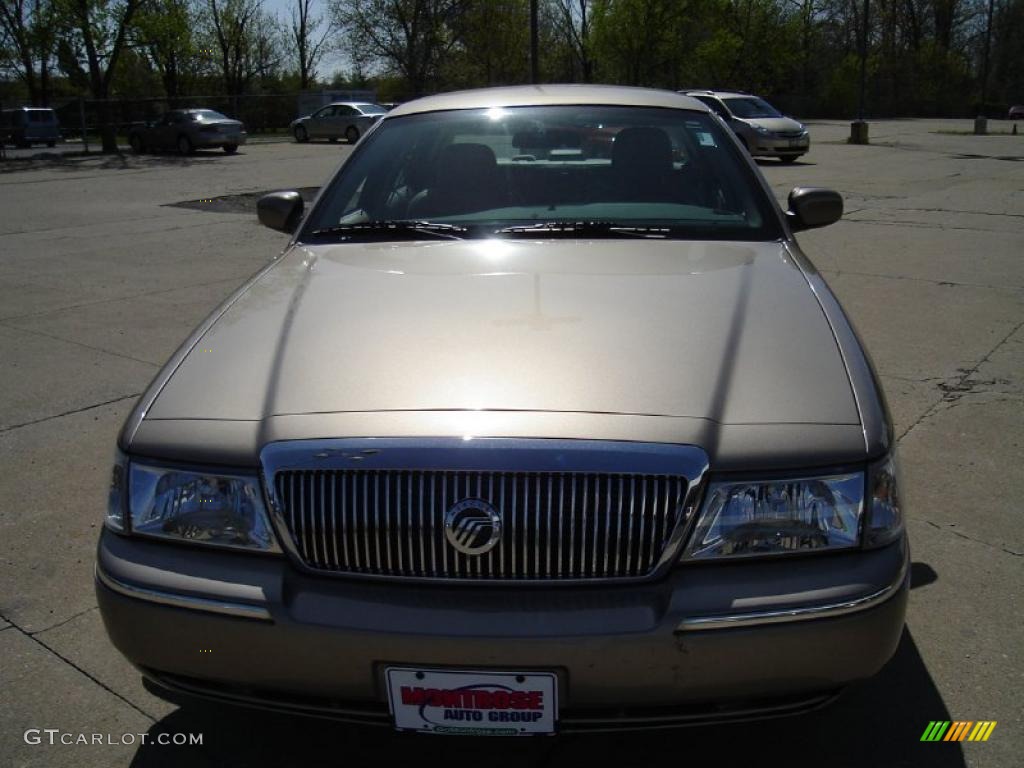 2004 Grand Marquis GS - Arizona Beige Metallic / Medium Parchment photo #8