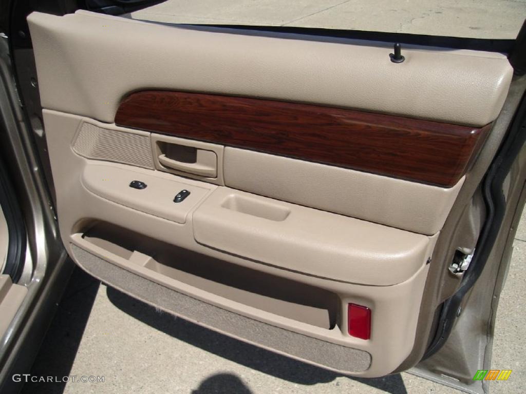 2004 Grand Marquis GS - Arizona Beige Metallic / Medium Parchment photo #18