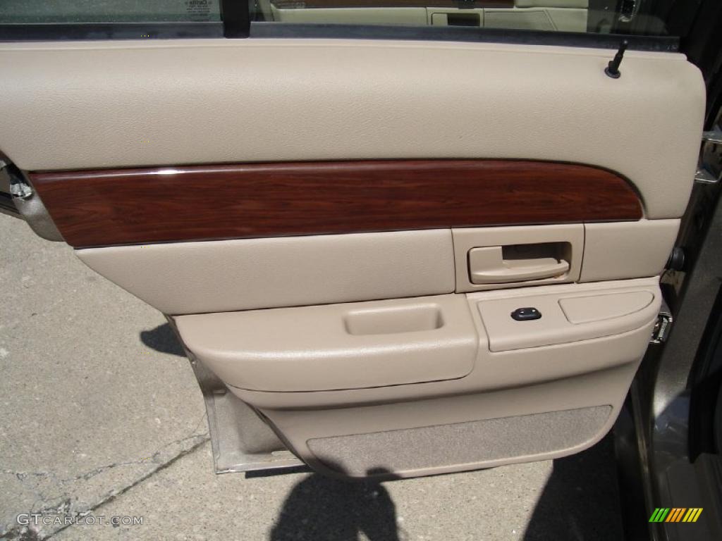 2004 Grand Marquis GS - Arizona Beige Metallic / Medium Parchment photo #20