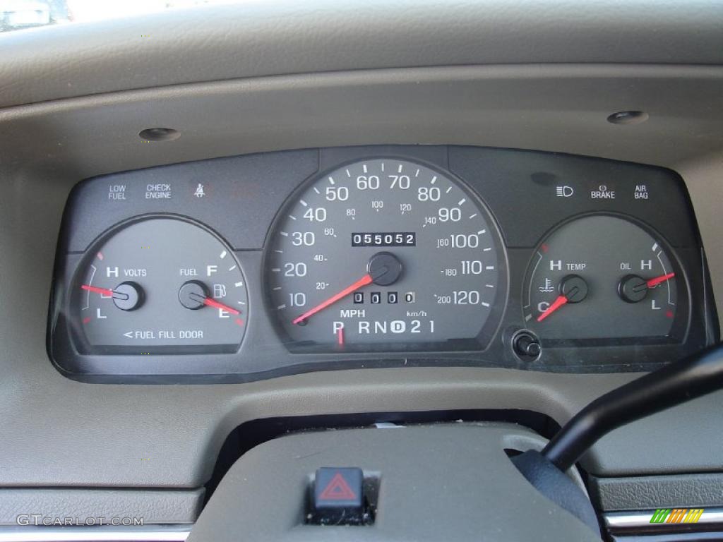 2004 Grand Marquis GS - Arizona Beige Metallic / Medium Parchment photo #25