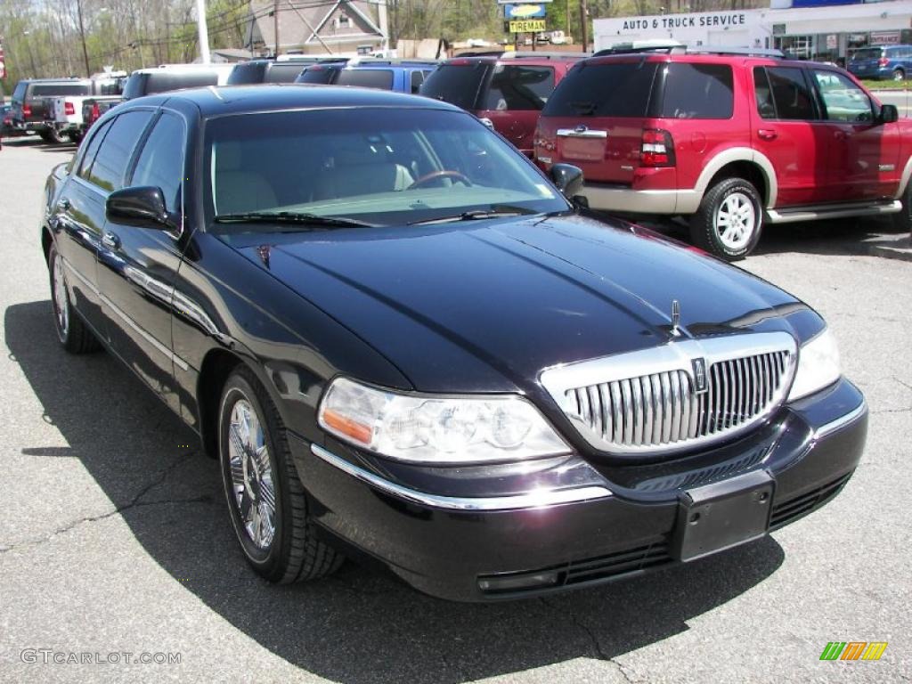 2003 Town Car Cartier L - Black / Medium Dark Parchment/Light Parchment photo #4