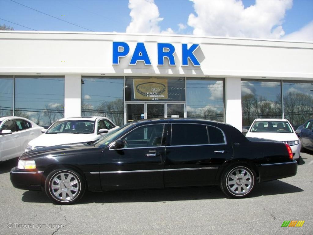 2003 Town Car Cartier L - Black / Medium Dark Parchment/Light Parchment photo #19