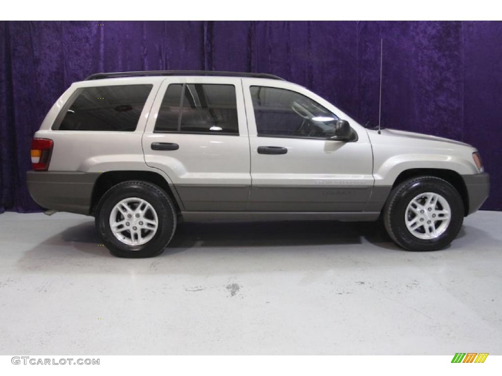 2004 Grand Cherokee Laredo - Bright Silver Metallic / Dark Slate Gray photo #2