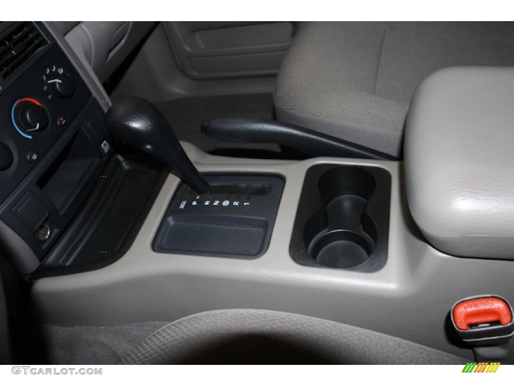 2004 Grand Cherokee Laredo - Bright Silver Metallic / Dark Slate Gray photo #15