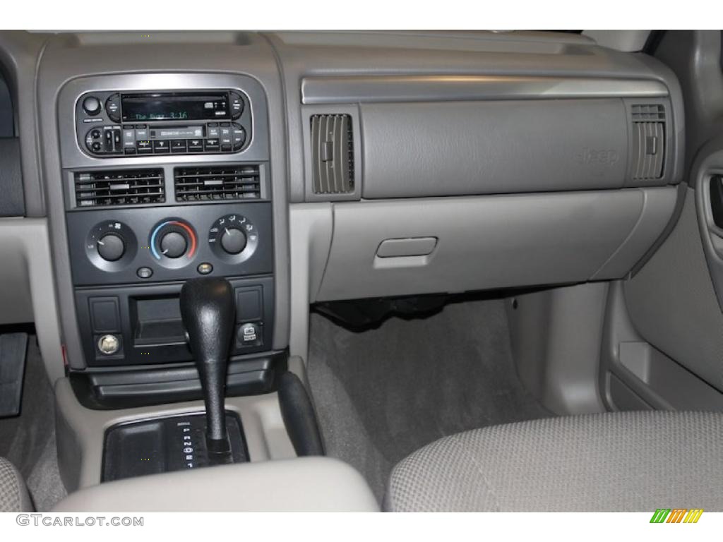 2004 Grand Cherokee Laredo - Bright Silver Metallic / Dark Slate Gray photo #26