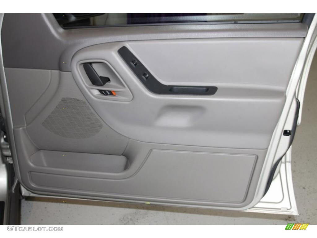 2004 Grand Cherokee Laredo - Bright Silver Metallic / Dark Slate Gray photo #30