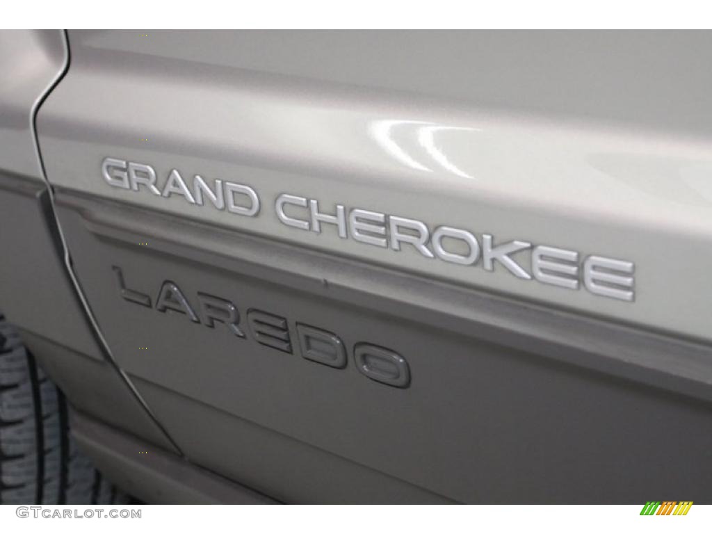 2004 Grand Cherokee Laredo - Bright Silver Metallic / Dark Slate Gray photo #41
