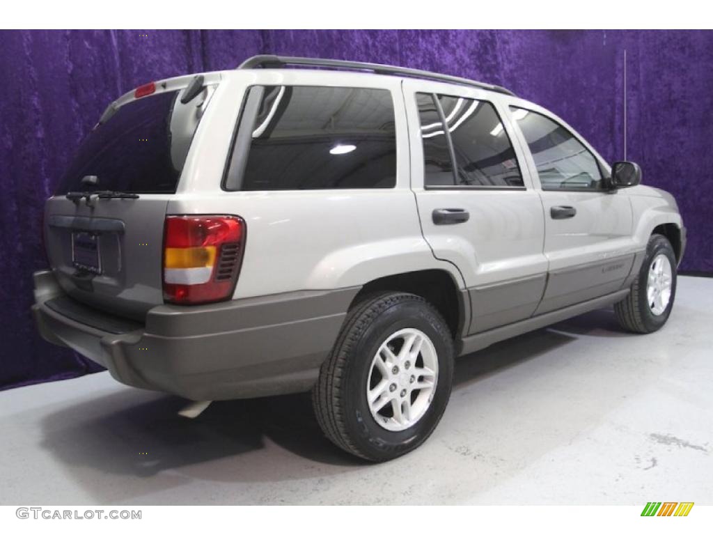 2004 Grand Cherokee Laredo - Bright Silver Metallic / Dark Slate Gray photo #45