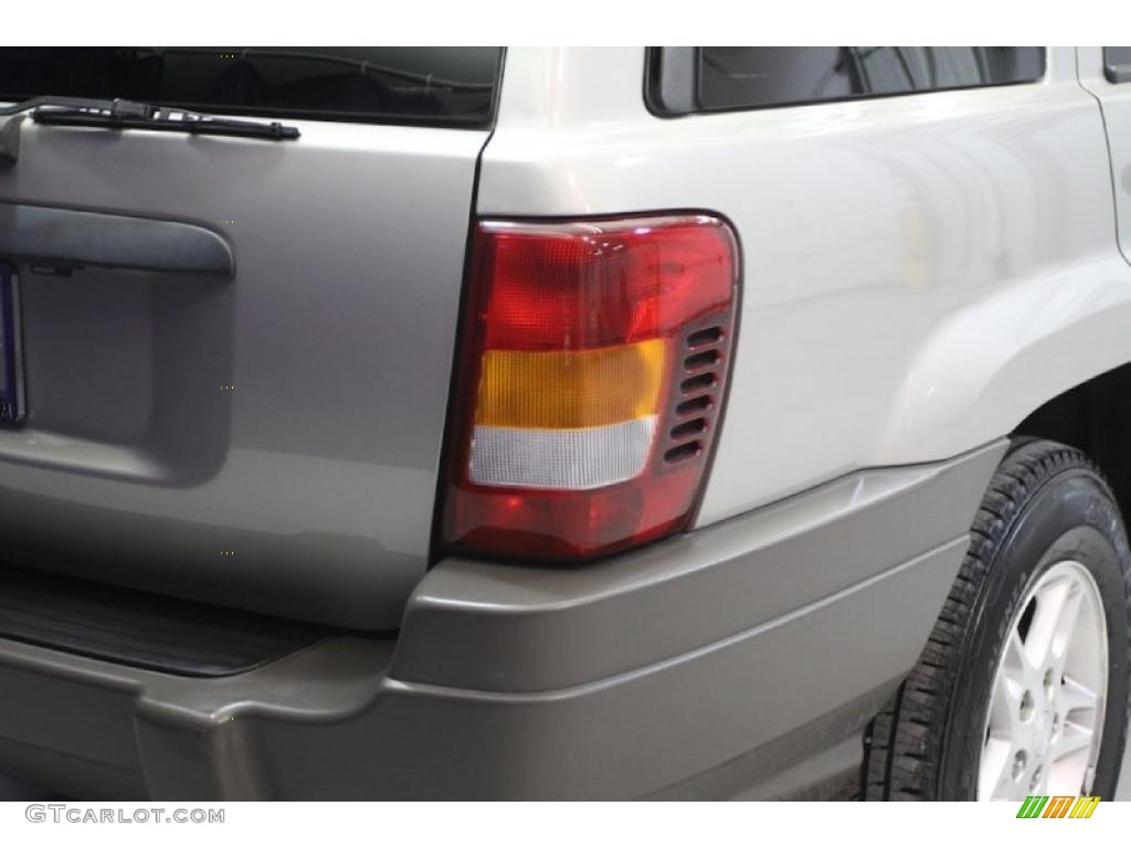 2004 Grand Cherokee Laredo - Bright Silver Metallic / Dark Slate Gray photo #47