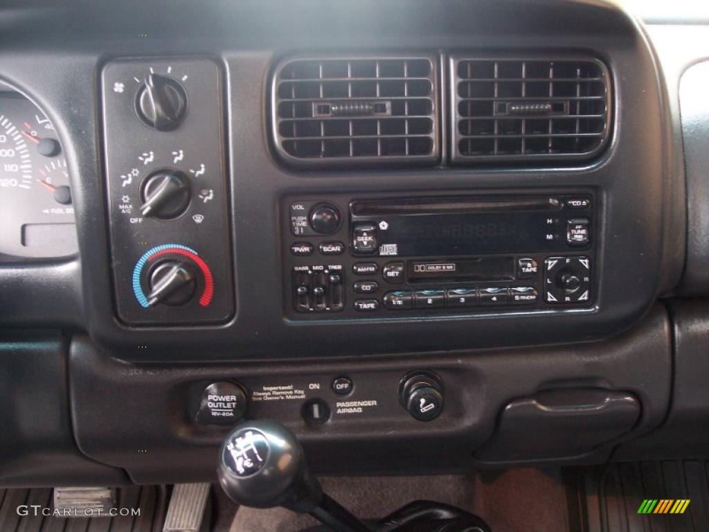 1998 Dakota SLT Regular Cab - Metallic Red / Agate photo #16