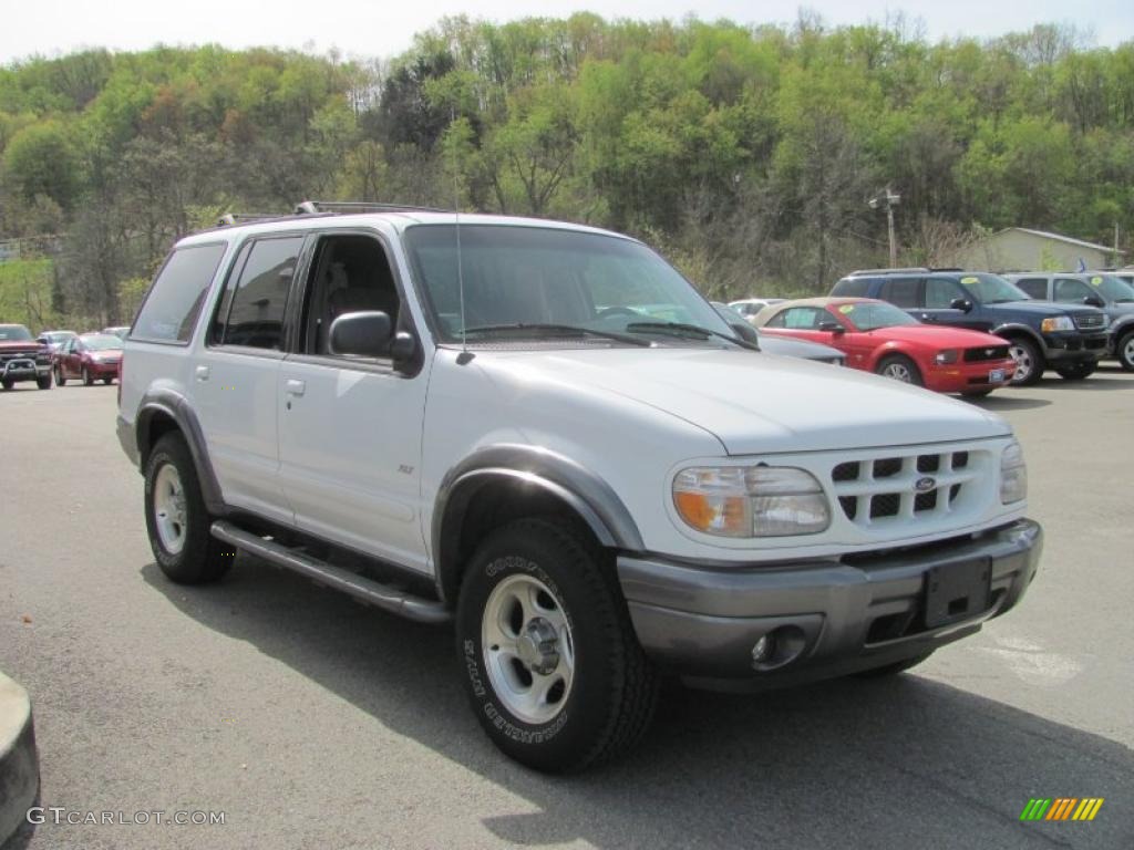 2000 Explorer XLT 4x4 - Oxford White / Medium Graphite photo #4