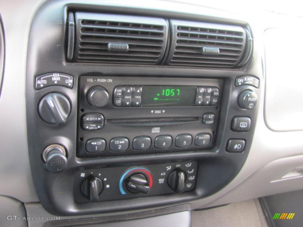 2000 Explorer XLT 4x4 - Oxford White / Medium Graphite photo #11