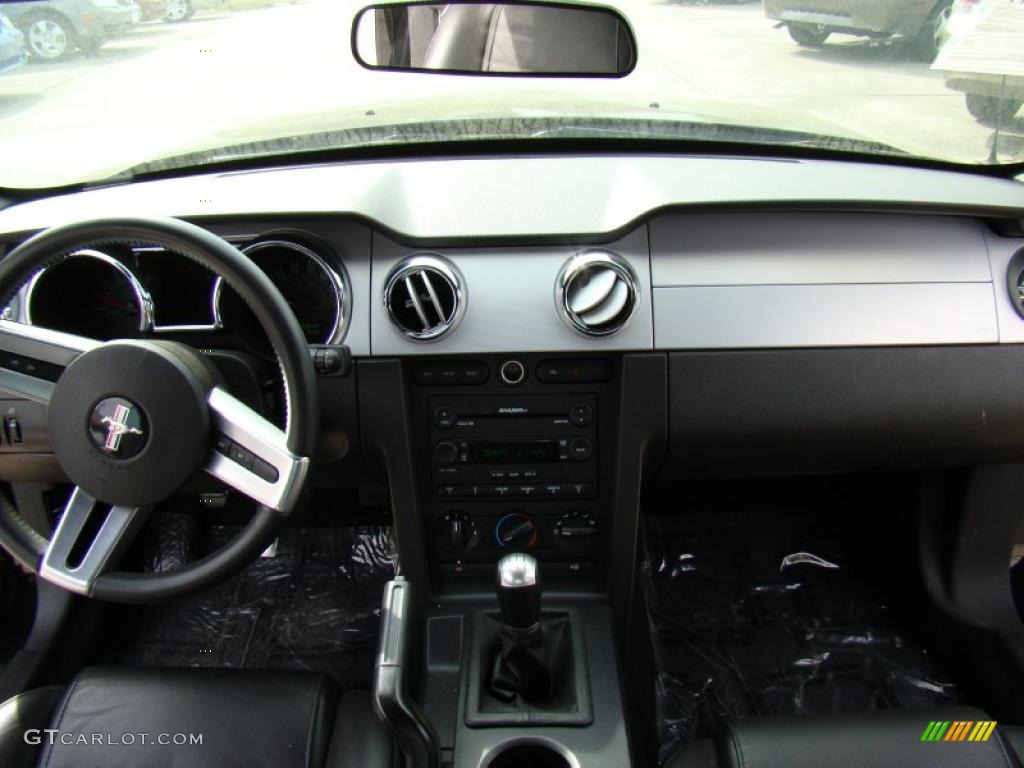 2006 Mustang GT Premium Convertible - Black / Dark Charcoal photo #13