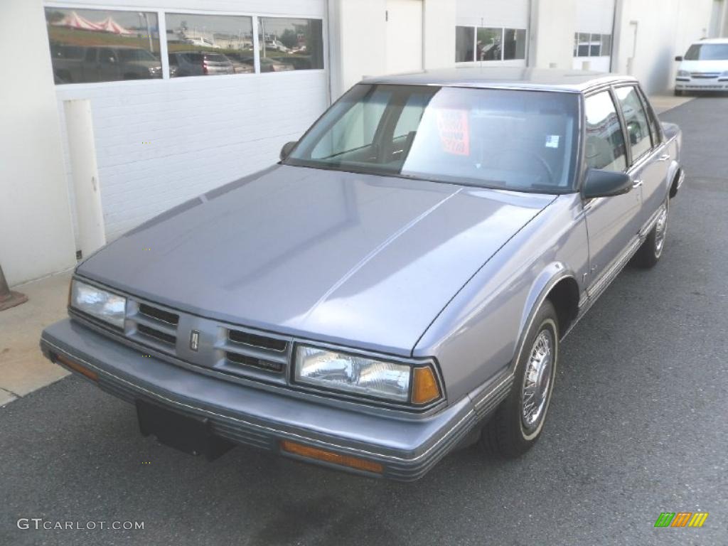 1990 Eighty-Eight Royale - Light Sapphire Blue Metallic / Gray photo #1