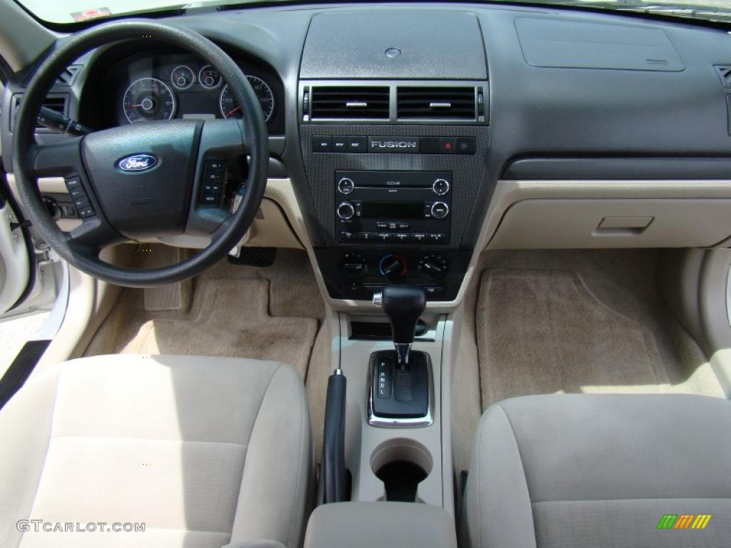 2008 Fusion SE V6 - White Suede / Camel photo #16