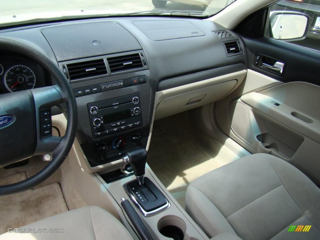 2008 Fusion SE V6 - White Suede / Camel photo #18