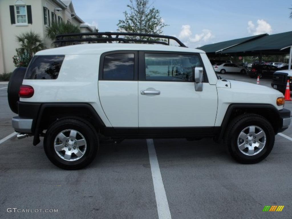 2010 FJ Cruiser 4WD - Iceberg White / Dark Charcoal photo #18