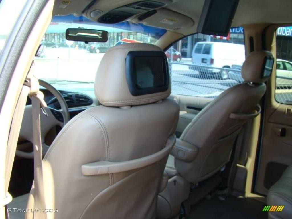 1999 Town & Country LX - Light Cypress Green Pearl / Camel photo #14