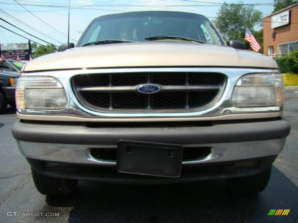 1998 Explorer XLT 4x4 - Light Prairie Tan Metallic / Medium Prairie Tan photo #2